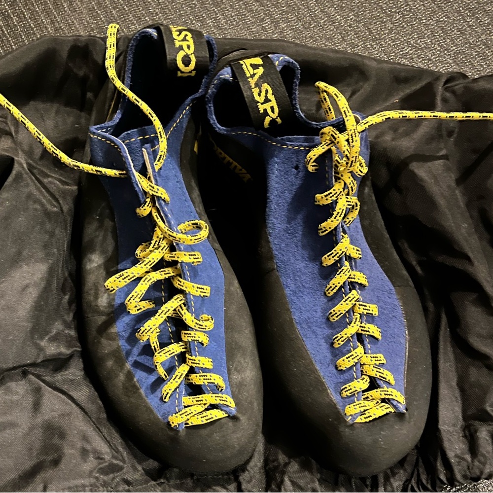 La Sportiva lace up climbing shoes NWOT